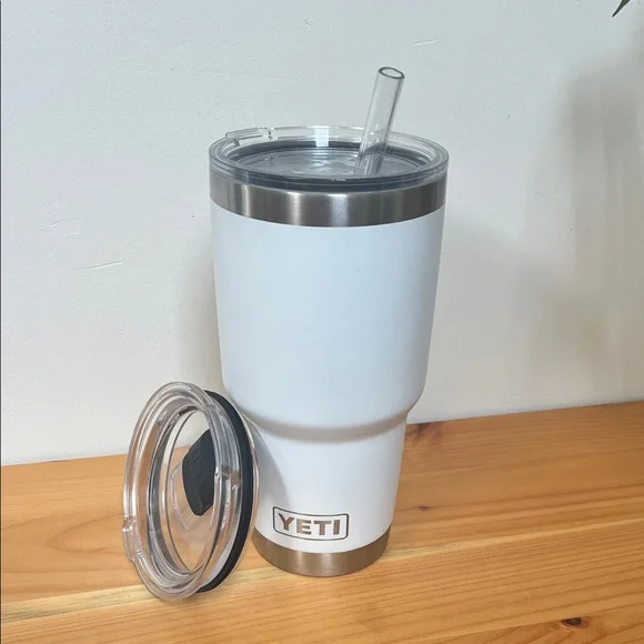 YETI Classic White Travel Mug with Clear Lid - Picture 1 of 8